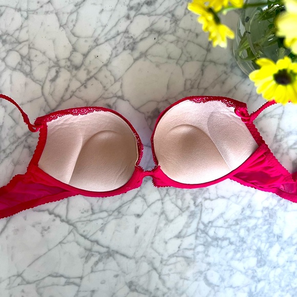 Victoria Secret bombshell red lace triple push up bra. - Picture 2 of 2